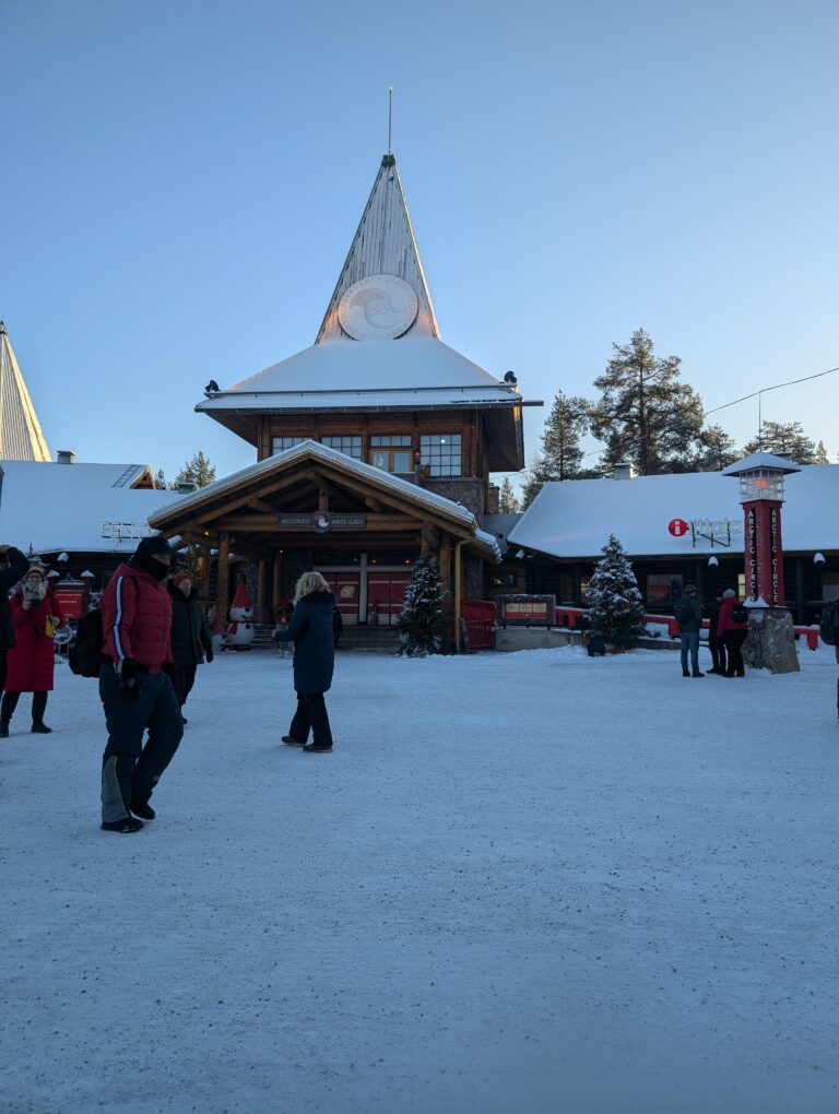 Best Time to Visit Lapland – Weather, Northern Lights & Cost (2026 Guide)